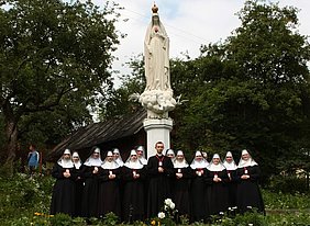Сестри-монахині з П'ятикратним Параманом