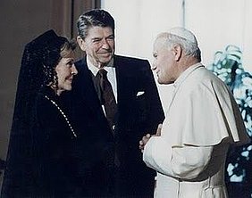 Рональд та Ненсі Рейгани у Папи Йоана Павла II. 07.06.1987 р. Б.