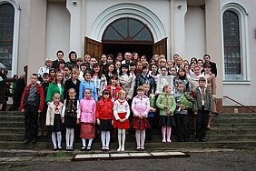 Вихованці дитячого хору під керівництвом п. Олі Гусак. 2010 р. Б.