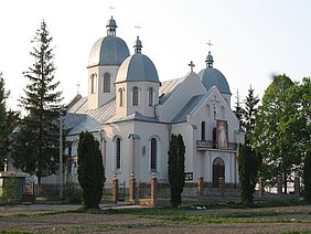 Сучасний вигляд храму Свв. Верх. Апп. Петра і Павла після реконструкції і розбудови (фото 2009 р. Б.)