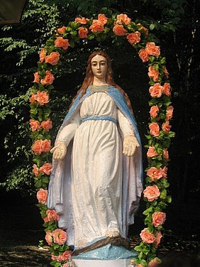 Фігура Матері Божої в Бориничах